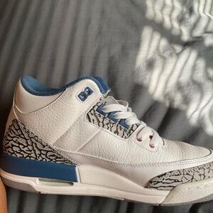 Jordan 3s Washington wizards grade school size 6.